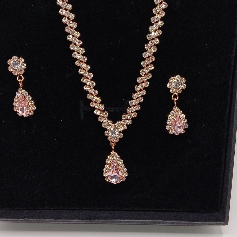 Necklace set nwt